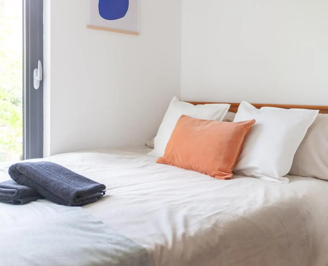 Modern 3 Bed & 3 Bathrooms Flat, Hackney Downs London Apartment