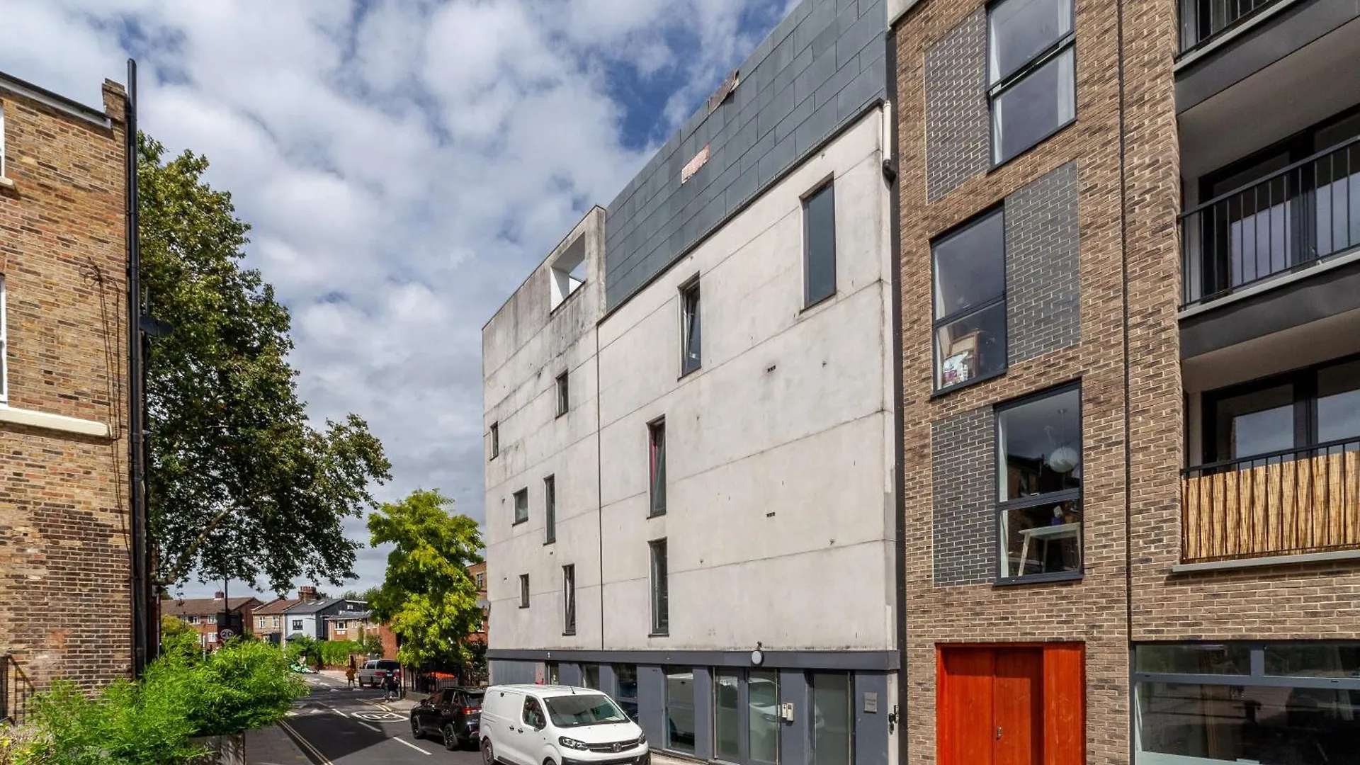 Modern 3 Bed & 3 Bathrooms Flat, Hackney Downs London United Kingdom