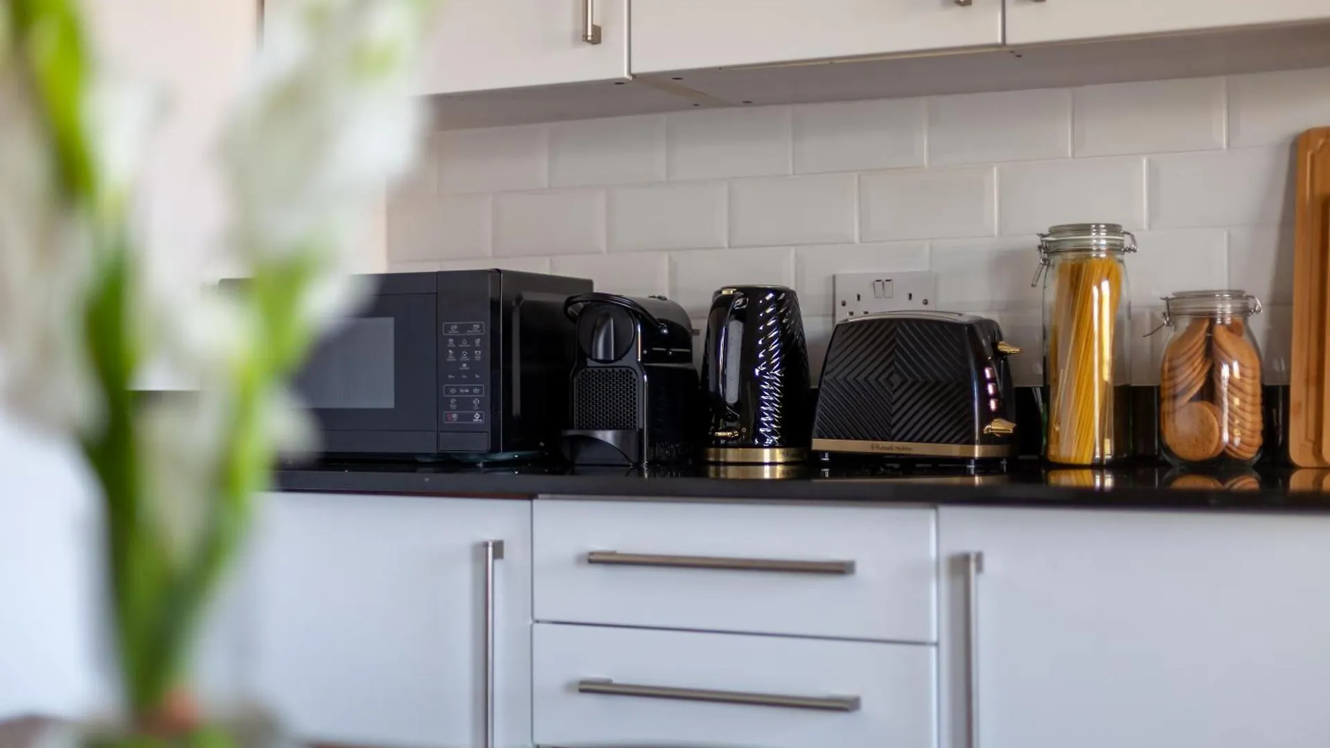Modern 3 Bed & 3 Bathrooms Flat, Hackney Downs London Apartment