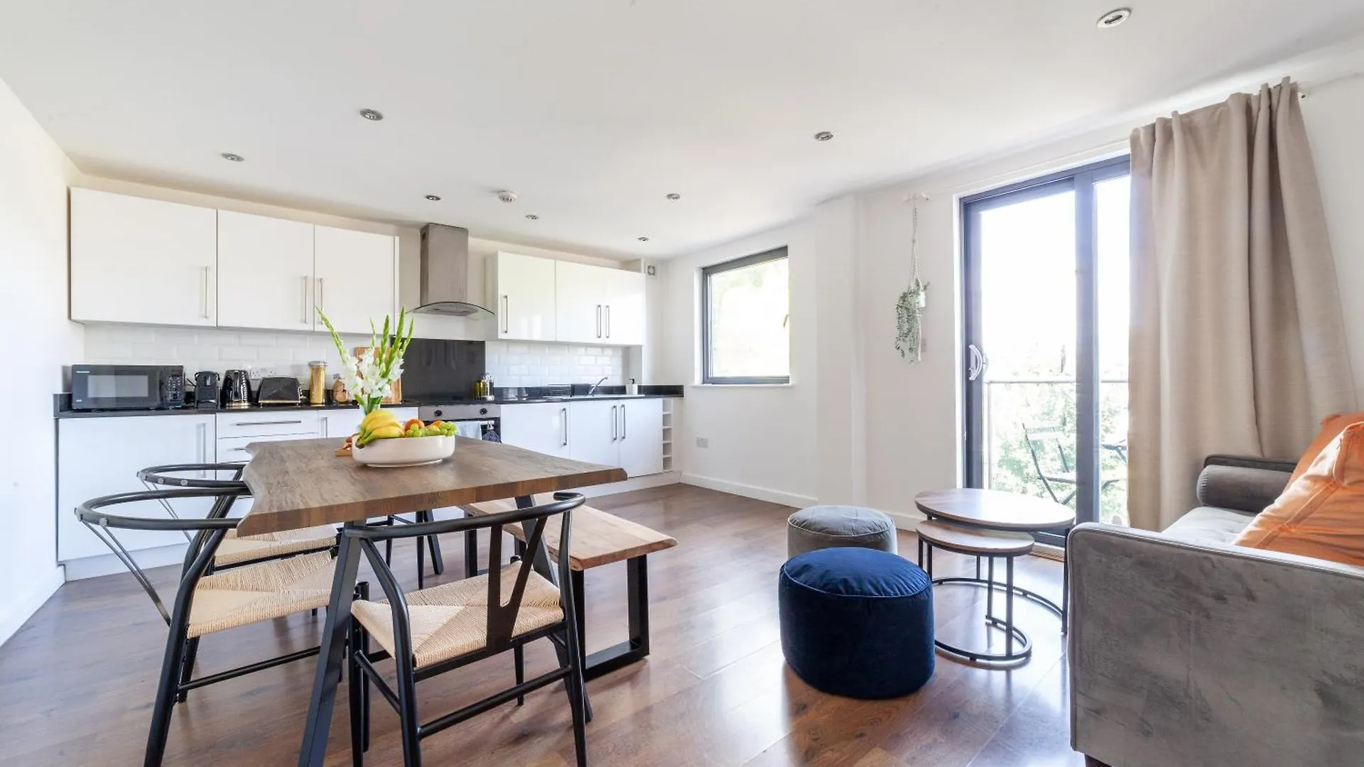 Modern 3 Bed & 3 Bathrooms Flat, Hackney Downs location